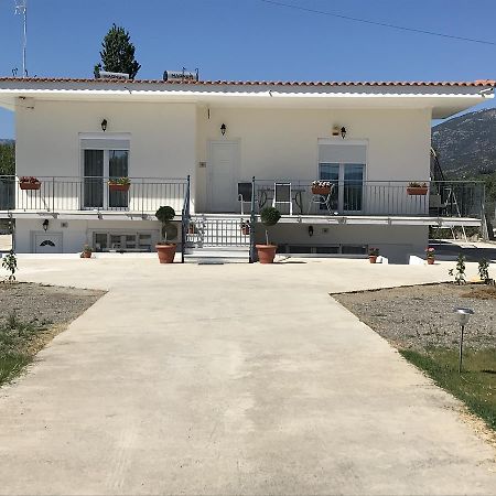 Villa Filoxenia Amarynthos Eksteriør billede