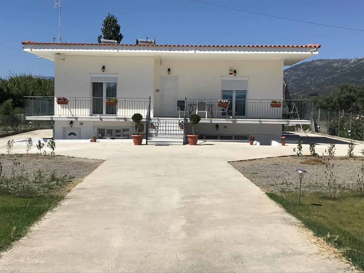 Villa Filoxenia Amarynthos Eksteriør billede